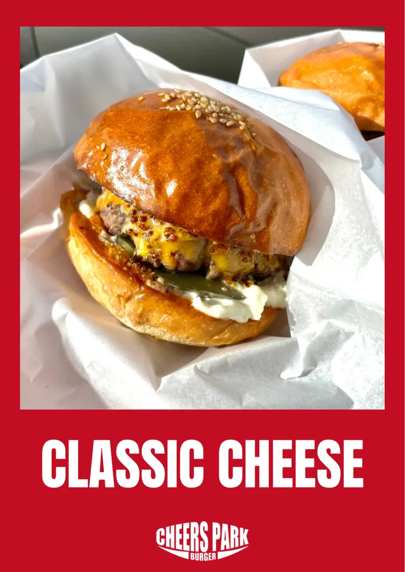 Classic cheese burger ハンドチョップパティをそのまま感じられて、満足感もありながら食べやすいバーガー。