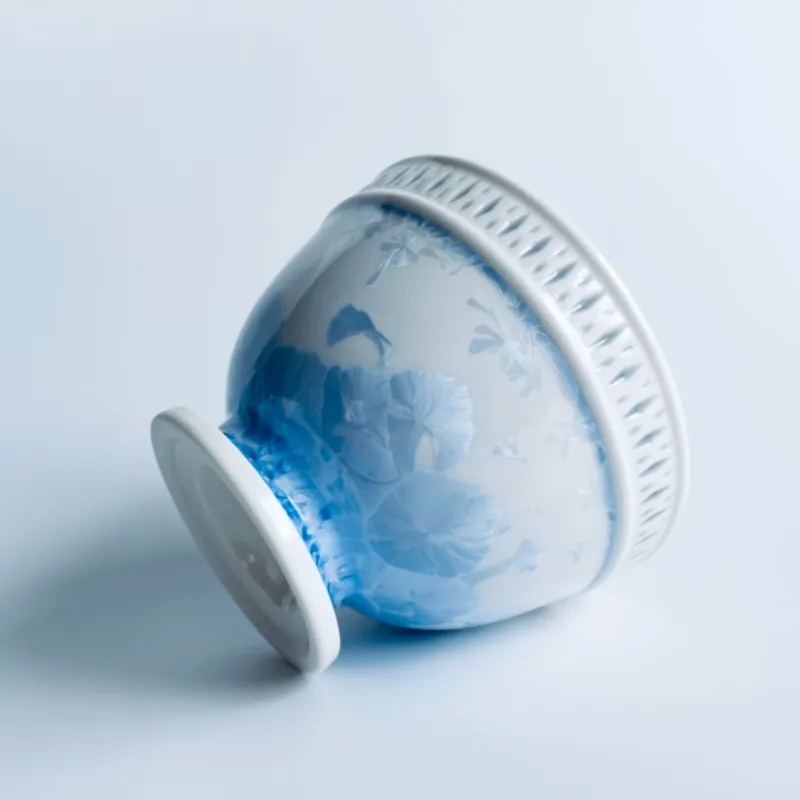 氷のような氷結晶が舞うカフェオレボウル。朝食のヨーグルトやスープなどにおすすめです。