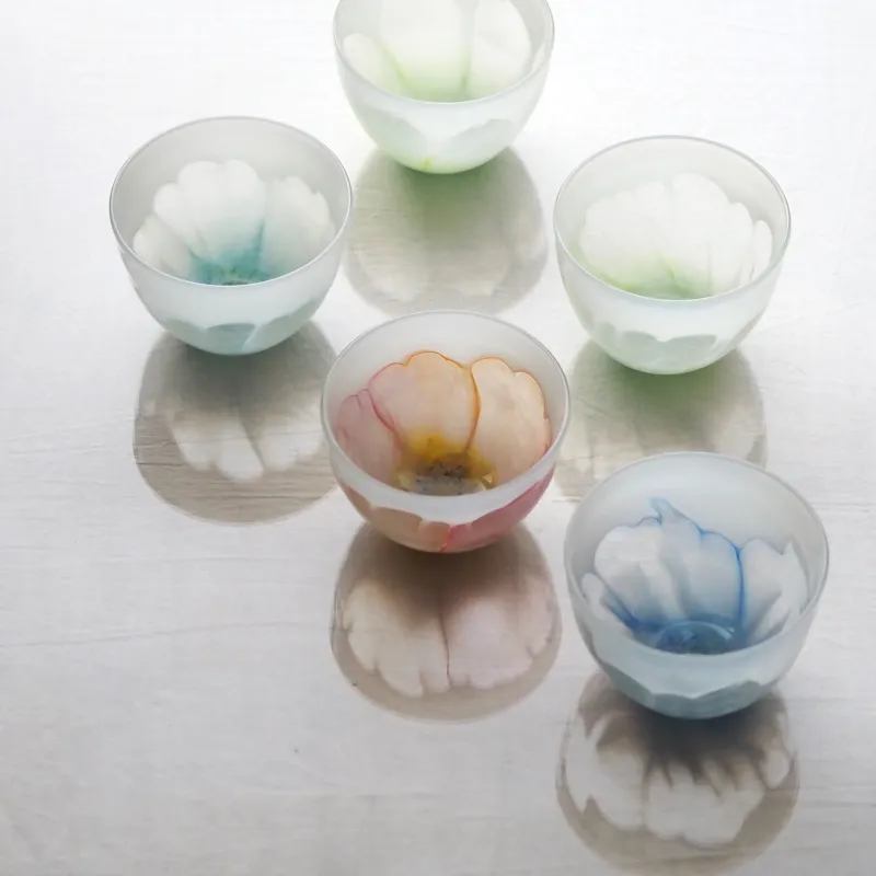 「花模様のフリーカップ」花模様シリーズ定番のフリーカップです。水彩画のような柔らかな色彩を楽しんでいただきたいです。