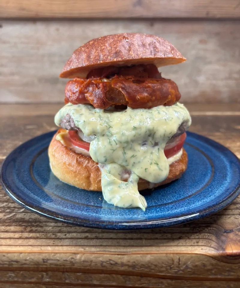 「リミテッドバーガー」
その都度内容が違う期間限定バーガーを出しています！スタッフそれぞれが考案しています！