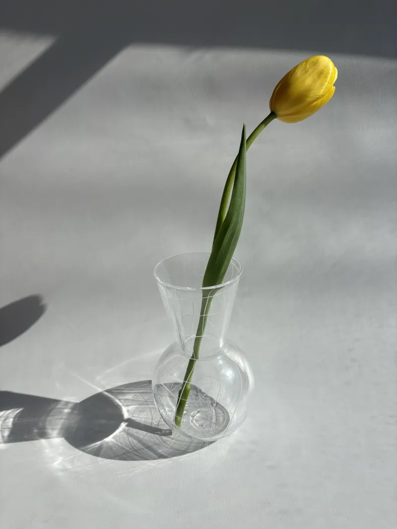 プールの水のゆらゆら模様の花瓶