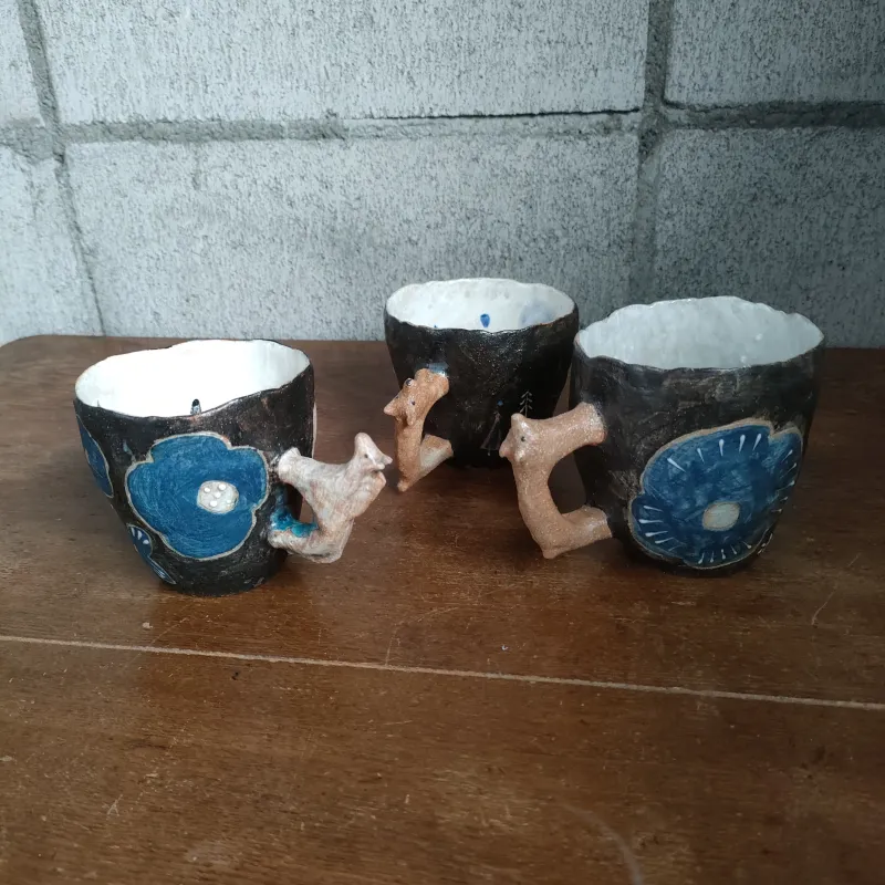 動物が持ちてのマグカップ