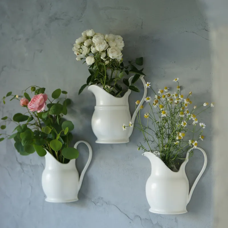 Half Bloomは、花を飾るための器であると同時に、壁に咲くひとつの景色でもあります。