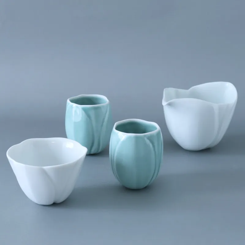 ぐい吞みと片口は、酒器としてだけでなく茶器としても。お酒やお茶の時間が豊かなものになりますように。