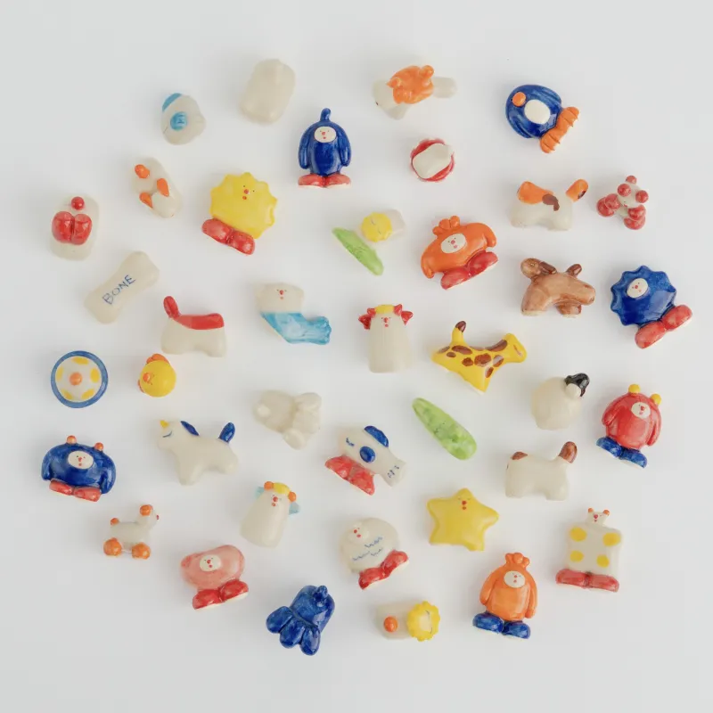 陶器のフェーヴの置物たち。１点ずつ手作りなので表情が違います！