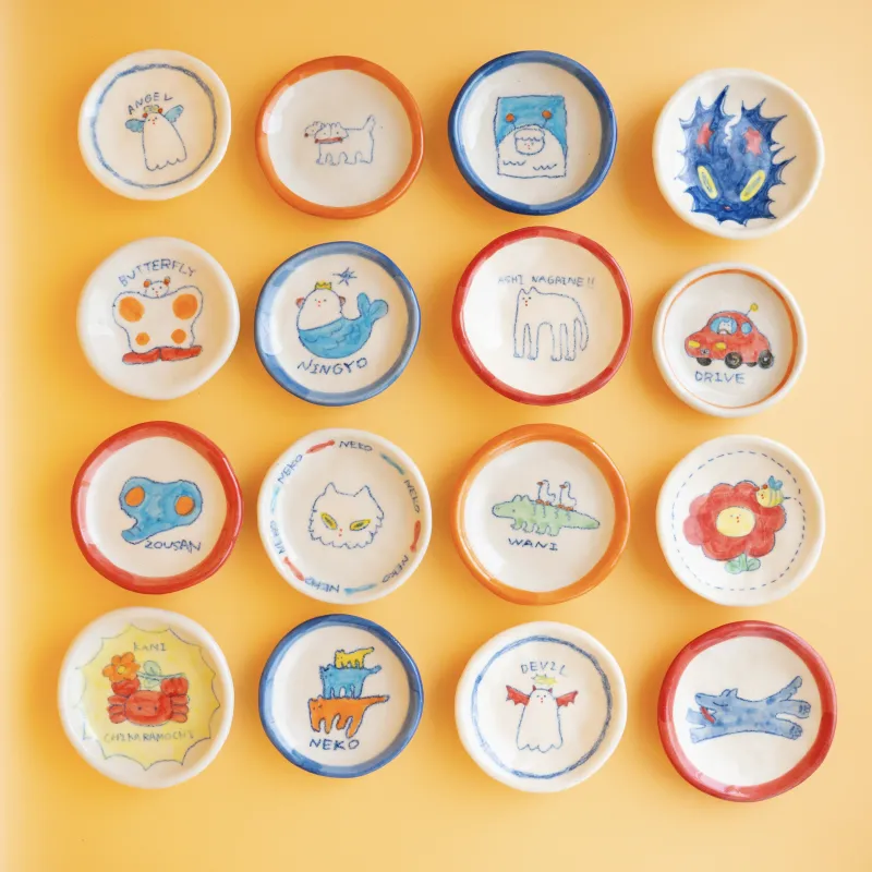 陶器の小皿。お食事でも、アクセサリートレイとしても使えます。