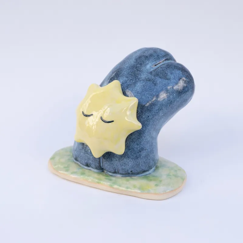 陶器の流れ星。足裏に肉球あります？