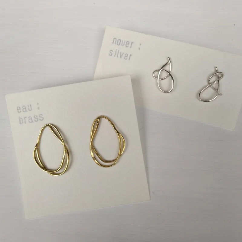 『eau』『nouer』流れる線や結う形の美しさを追求したシンプルなピアス