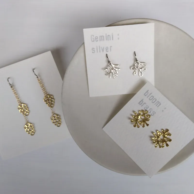 『mora』『Gemini』『bloom』植物のシルエットから紡いだピアスたち