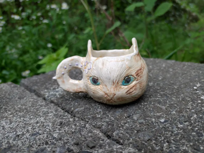 猫の頭カップ
猫を観察してつくったのでいい顔してると思います