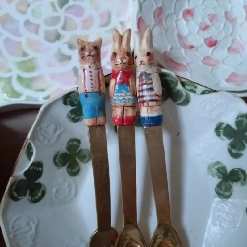 動物カトラリー
金工作家のittoさんとのコラボカトラリー
おめかししたうさぎとねことくまが食卓を彩ります