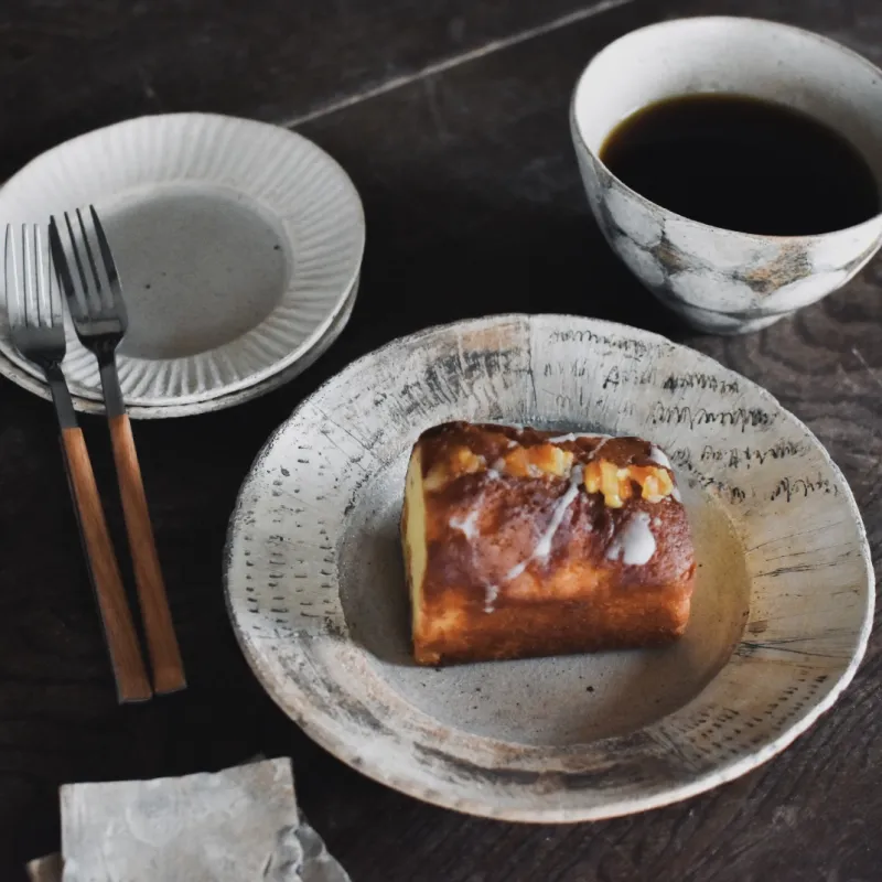 化粧土シリーズのうつわ
ケーキをのせたり、コーヒー淹れたり、
素敵なティータイムを！
