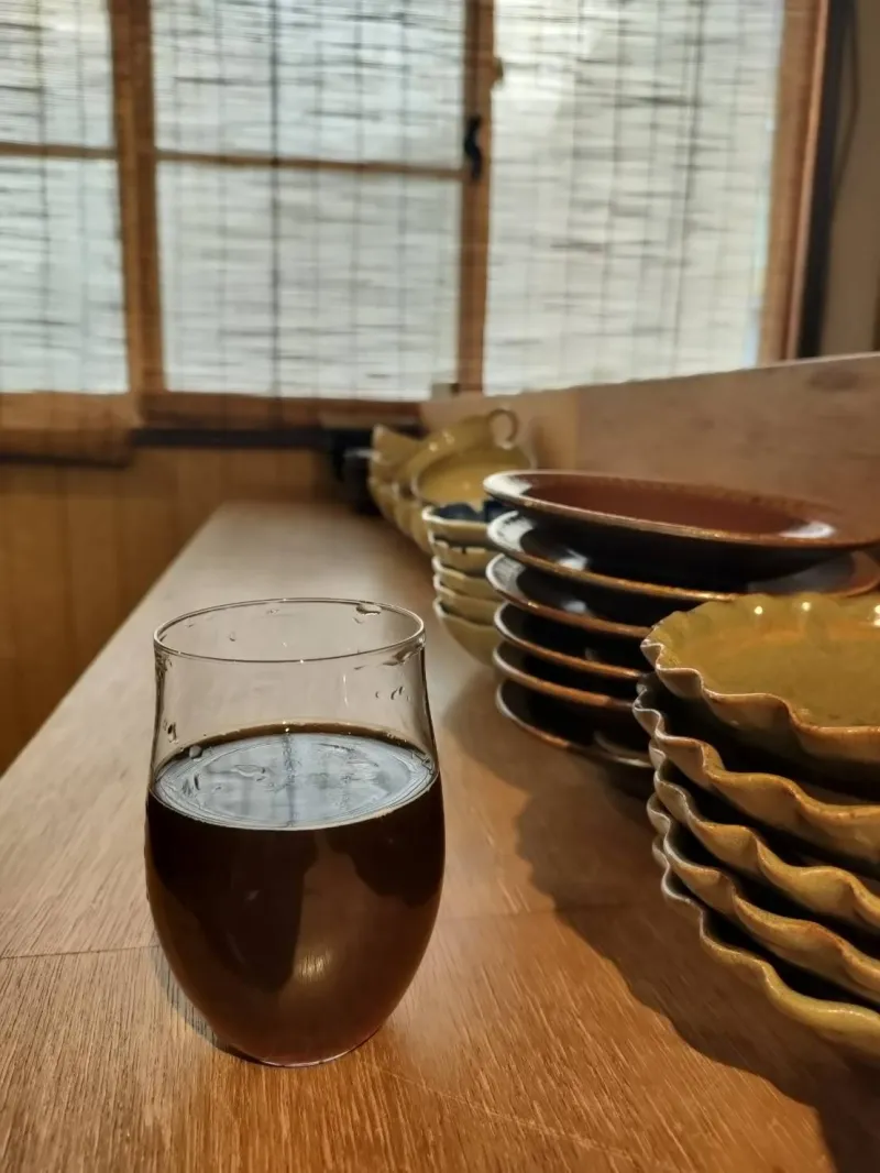カカオビーンズ(ビーンズスタウト)カカオ豆を使ったドライな黒ビール。赤ワインと割るとベリーのチョコレートのような味わいに