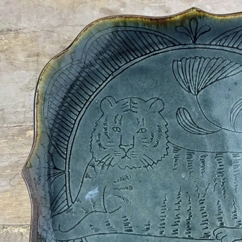 antique greenの虎の平皿・パン皿