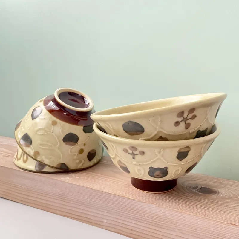 熊と木の実のお茶碗