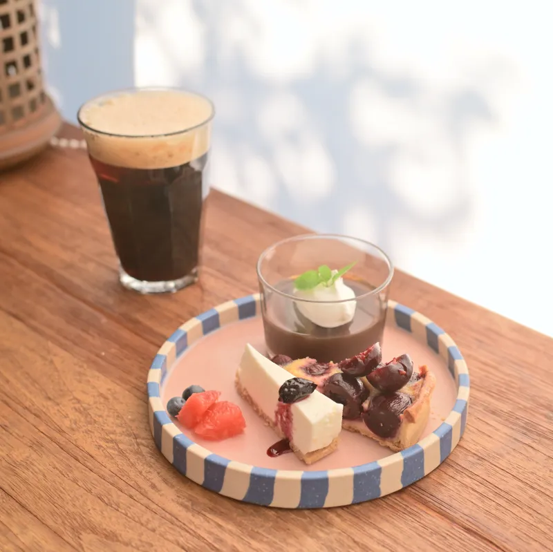 「日々の食卓を楽しく彩るうつわ」を目指して製作しています
