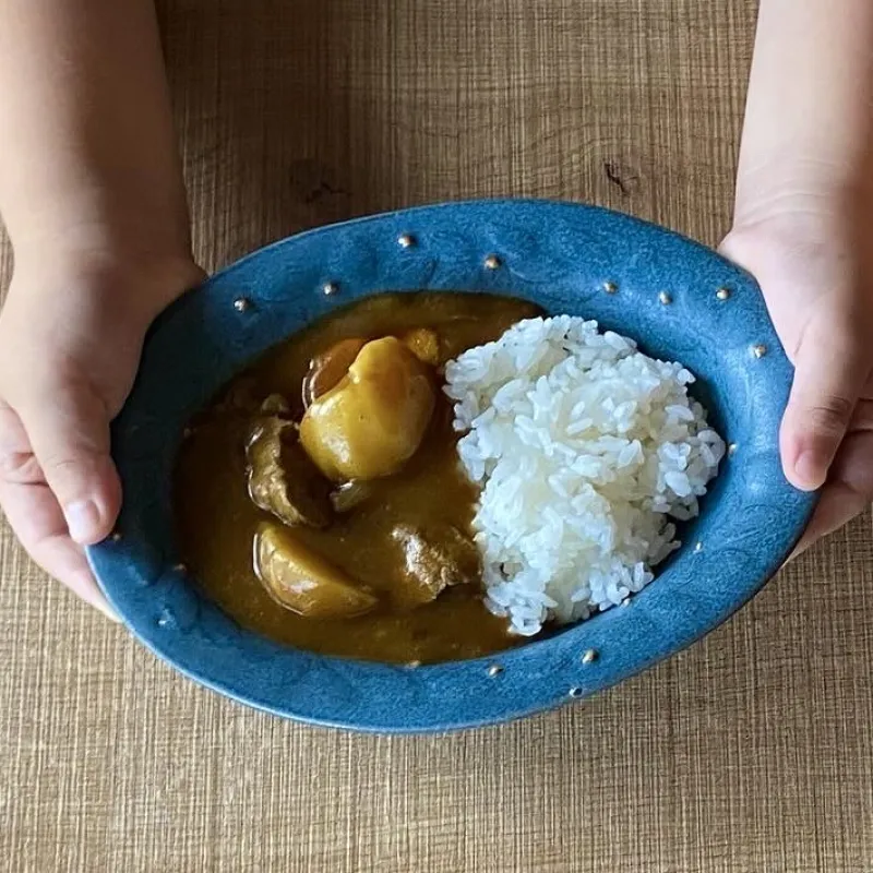【葉と実　カレー皿】おかわりをしながら美味しく食べられるような少し小ぶりのカレー皿です。